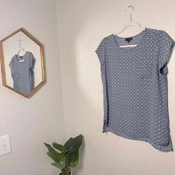 ☀️The Limited Blue Geometric Short Sleeve Blouse - Picture 5 of 5